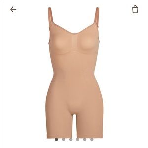 SKIMS sculpting bodysuit mid thigh Size L/XL